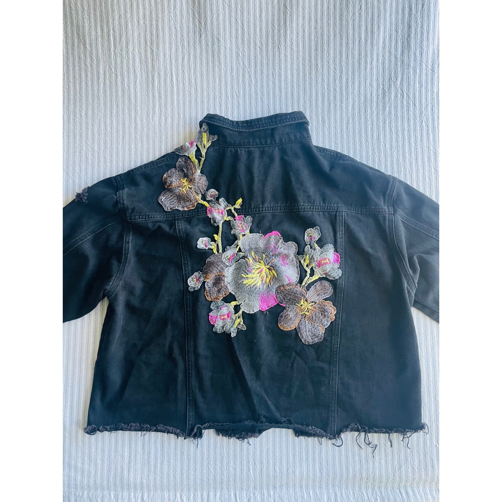 Shein Curve Black Denim Jacket Floral Embroidery Raw Hem Distressed Plus 1xl